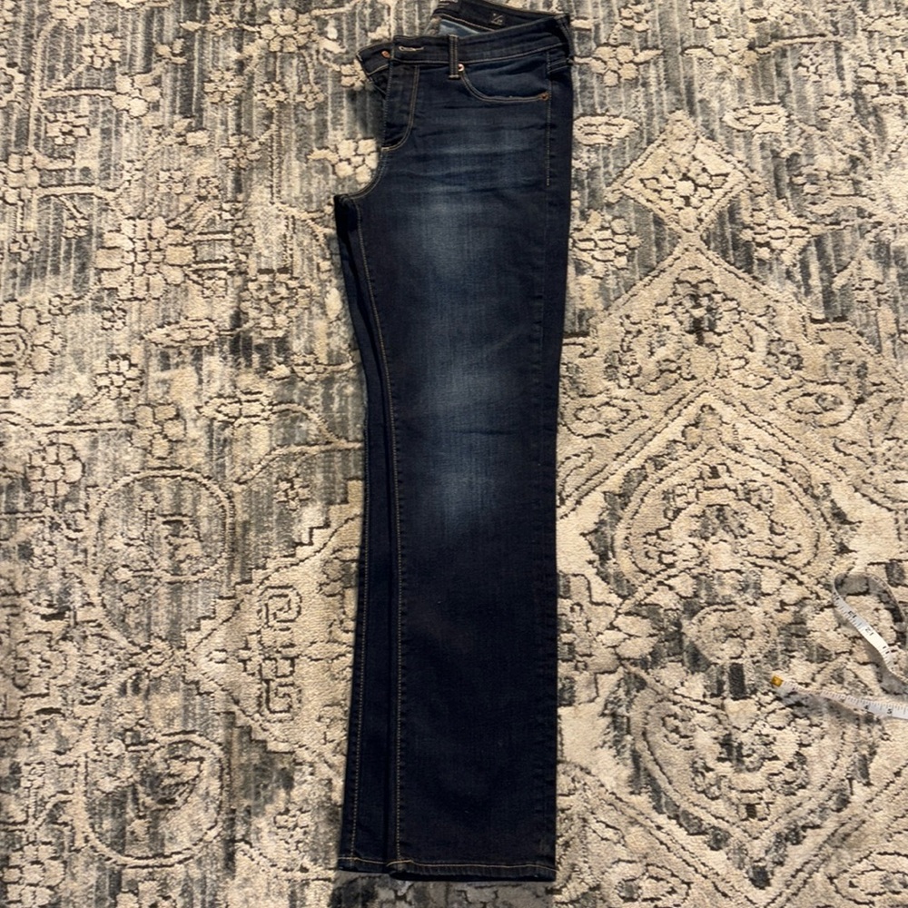 Lucky Brand jeans is excellent condition